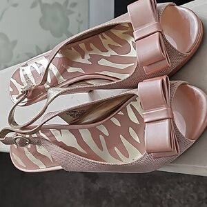 Anne Klein light pink 10M